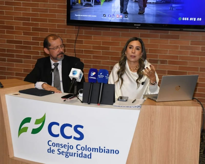 Ítalo Cardona, director de la Oficina de la OIT para Países Andinos y Adriana Solano Luque, presidenta ejecutiva del CCS. Fotografía: Consejo Colombiano de Seguridad.
